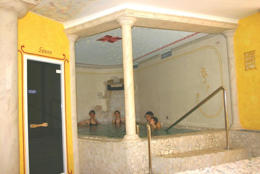 Hotel Castel Lodron Storo Kültér fotó