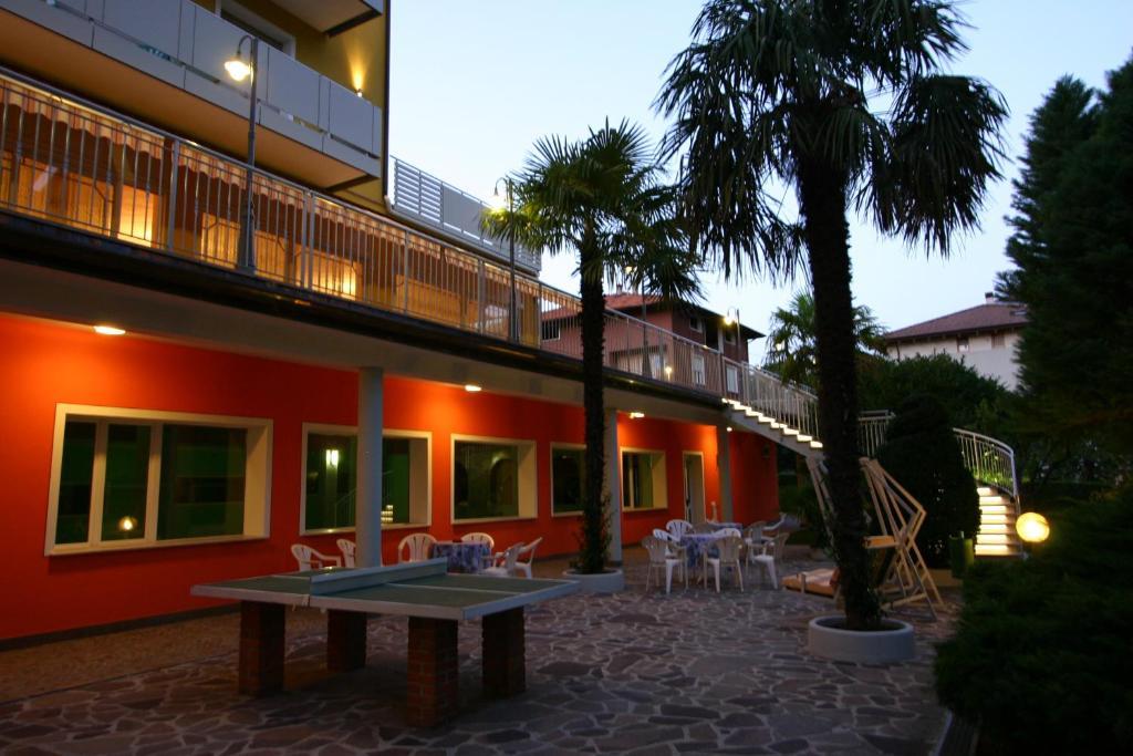 Hotel Castel Lodron Storo Kültér fotó