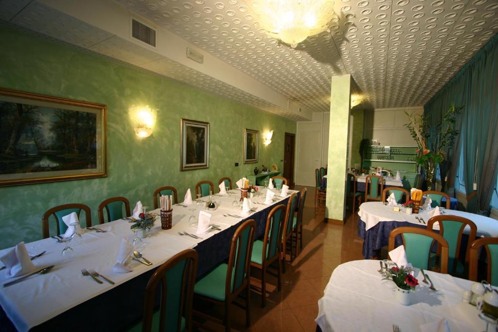 Hotel Castel Lodron Storo Kültér fotó