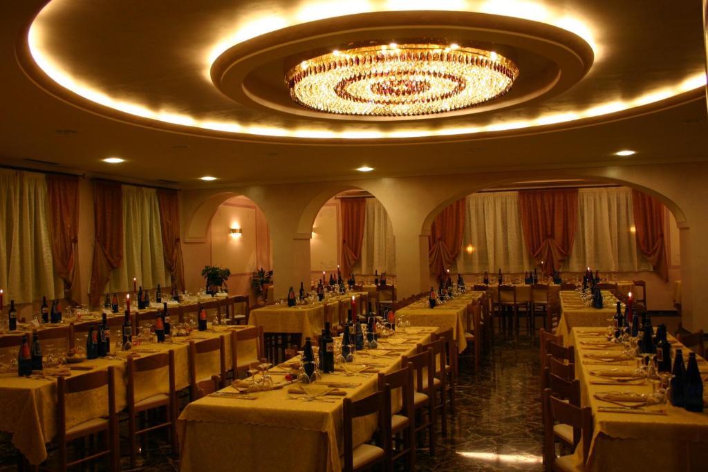 Hotel Castel Lodron Storo Kültér fotó