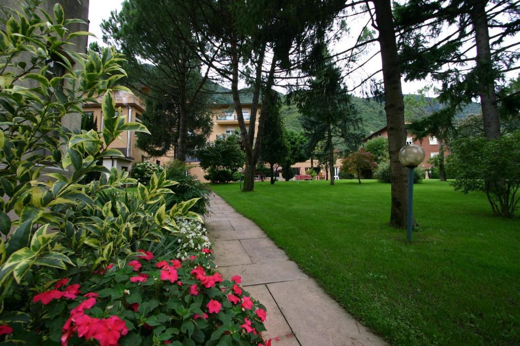 Hotel Castel Lodron Storo Kültér fotó