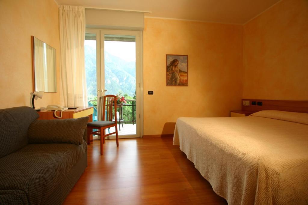 Hotel Castel Lodron Storo Kültér fotó