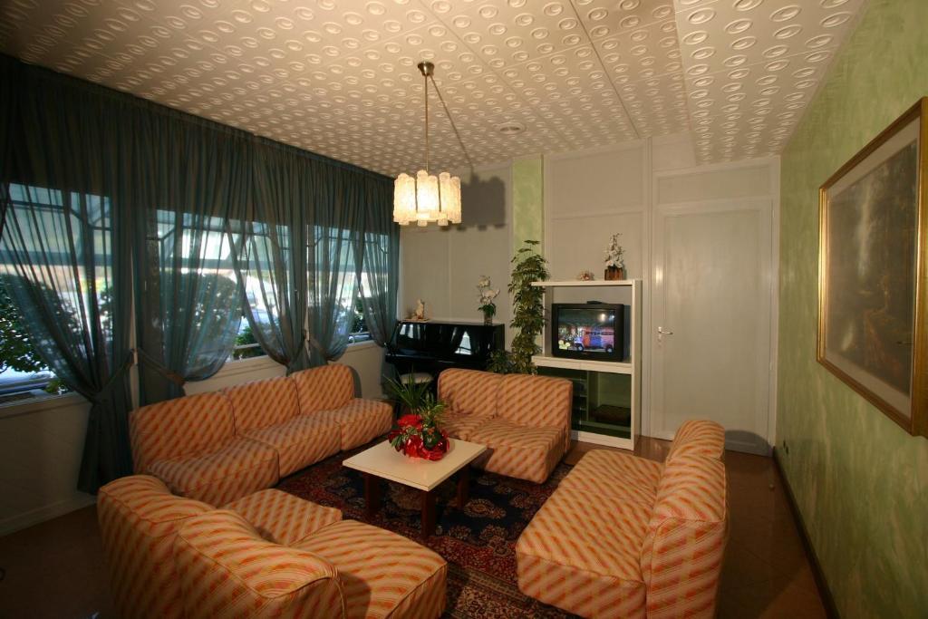 Hotel Castel Lodron Storo Kültér fotó
