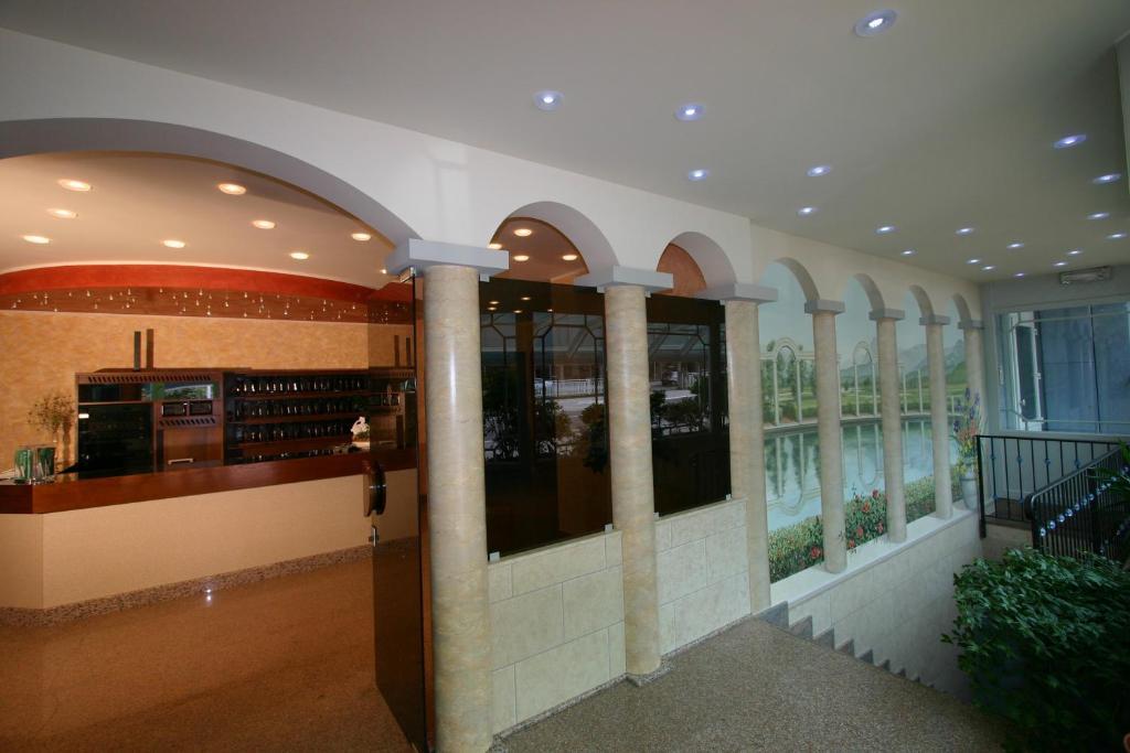 Hotel Castel Lodron Storo Kültér fotó